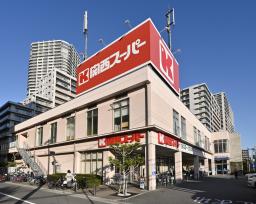 <p>　大阪市内の関西スーパーマーケットの店舗</p>