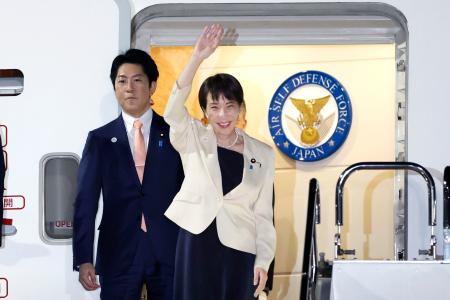 <p>　ベトナム、オーストラリア訪問を終え、羽田空港に到着した高市首相＝５日夜</p>