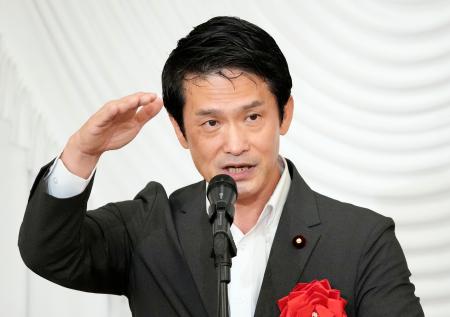 <p>　講演する中道改革連合の小川代表＝２７日午後、東京都千代田区</p>