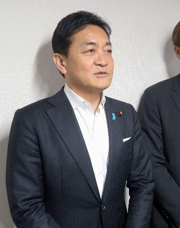 <p>　京都市で記者団の取材に応じる国民民主党の玉木代表＝３０日午後</p>