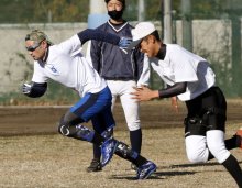 イチローさん球児指導　千葉明徳高　守備や走塁、実演も