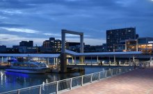 よみがえった親水エリア　海上から工場夜景満喫　千葉みなとの桟橋　【ふさの国探宝】１７年８月２１日