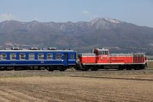 機関車に青色１２系客車　「急行内房」ほうふつ　ＪＲ千葉支社６月１１日運行　開業１１０周年、ツアー参加募る