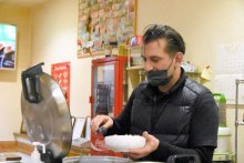トルコ大地震から１週間　死者３万５千人超え、母国の悲劇に心痛　千葉市のセラミ・クチュクさん「本当に悲しい」