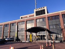 県立校の女性教諭を逮捕　横断歩道で男性はねた疑い　頭強く打ち死亡　右折「雨で見づらく…」　大網白里の県道交差点