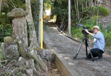 失われる景色を撮る　使命感抱き芝山に通う　郷土カメラマン・中島誠二さん（７１）　【記録を残す　第３滑走路に変わる地区】（上）