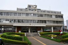 第１、２子も給食費ゼロに　第３子以降無償の松戸市、来年１月から３カ月間　３歳－中３、国交付金で補正提案