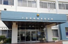【速報】病院送迎マイクロバス、乗用車と正面衝突　船橋、７人けが