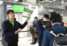 マルチタスク社員育成へ　駐機場業務　旅客サービス　柔軟活用目指す　ＪＡＬグループ　人手不足の成田空港