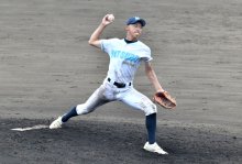 捕手転向の主将マウンドへ　納得のピッチングで三振　松戸国際・坂本　　第１０６回全国高校野球　千葉大会　第３日