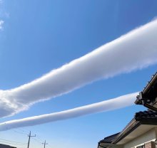 ２本の長～い雲 正体は？　千葉の上空で観測、専門家「レンズ雲」と指摘　山越えた気流が影響