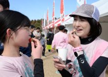 千葉市で「いちごマラソン」初開催　“給イチゴ”味わい３００組１０００人完走