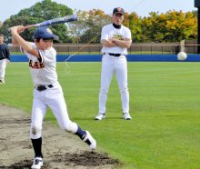【写真特集】「ミスタープロ野球」目指せ　佐倉で長嶋茂雄少年野球教室　往年選手、背番号「３」で指導