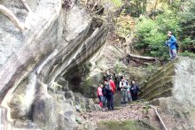 知られざる石切り場へ　鋸山新ルートツアー　鋸南側の観光スポットに