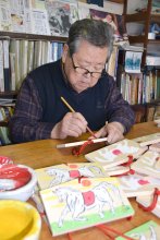 願い運ぶ「本納絵馬」　茂原の伝統工芸品　祈るように描く　５代脈々と　【房総うま物語】（１）