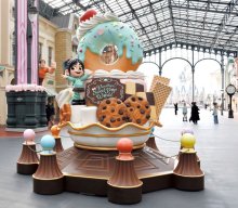一足早くスイーツの世界　パレード、食、装いも新た　４月９日から特別イベント　東京ディズニーランド