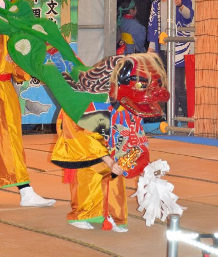 岩沼の獅子舞で、女性として初めて獅子を演じた仲井綺羅さん
