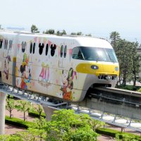 記念列車で「魔法の国」へ　４０周年祝うディズニーリゾートライン　【舞浜タイムズ５月号】