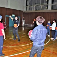 夜間中でジェッツ授業　船橋　バスケのシュート伝授　生徒ゴール決め最高気分に