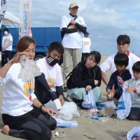 九十九里の海で環境学習　児童４０人　漂流物や生き物観察　砂浜清掃、スポーツ大会も