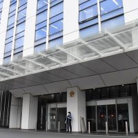 ストーカー容疑で中学校教諭の女逮捕　ＳＮＳで男性教諭の名誉毀損か　千葉県警