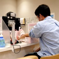 検査を受ける献血者