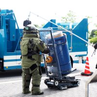 爆発物想定し対処確認　君津　文化施設でテロ発生訓練