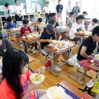 郷土の味いっぱい！　旭市合併２０周年特別給食、小中生が舌鼓