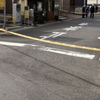 【速報・追記あり】松戸の路上に意識不明の男性、死亡確認　右脇腹に刺し傷、近くに刃物のようなもの