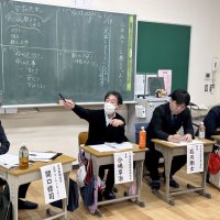 新聞見出し付けるには？　教諭ら２０人市川で協議会