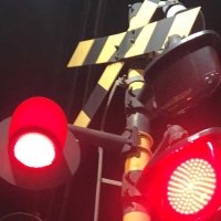 遮断機の下りた踏切に車が進入、電車と接触　京成佐倉－京成臼井間