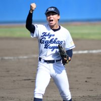 東京学館浦安―八千代松陰　３失点完投で勝利をつかみ、ガッツポーズする東京学館浦安・大家＝２日、千葉市の県総合スポーツセンター野球場